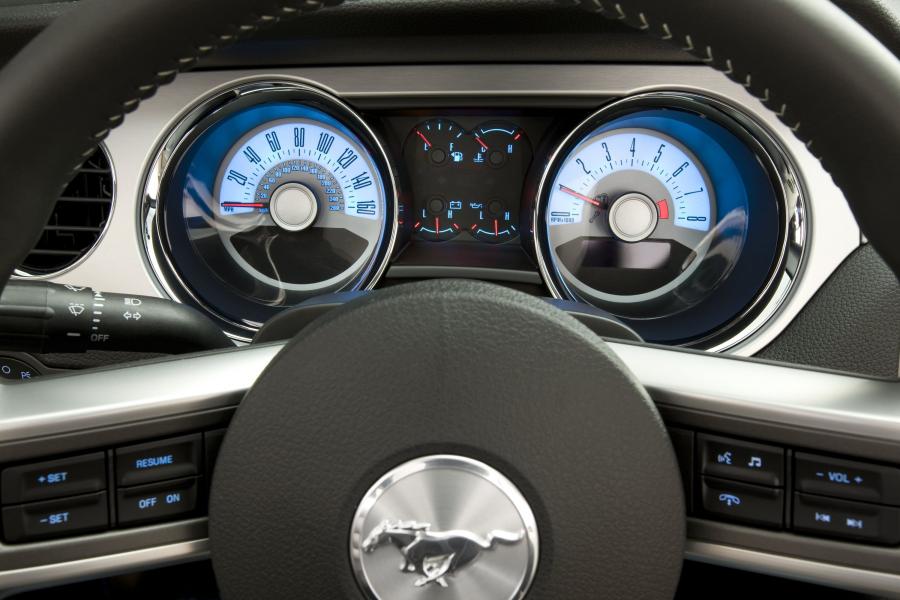  Ford Mustang V6 2011 года  (фото 10 из 93)